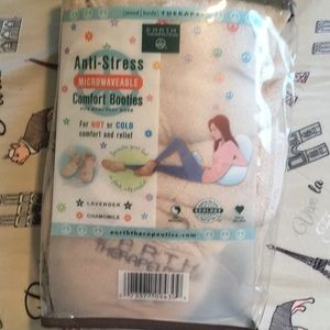 Anti-stress microwaveable comfort booties